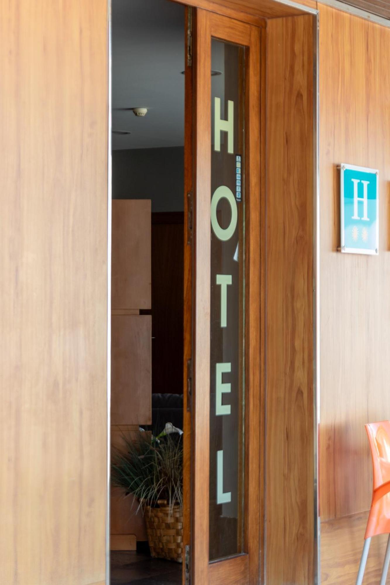 Hotel Restaurante San Anton Тапия-де-Касарьего Экстерьер фото