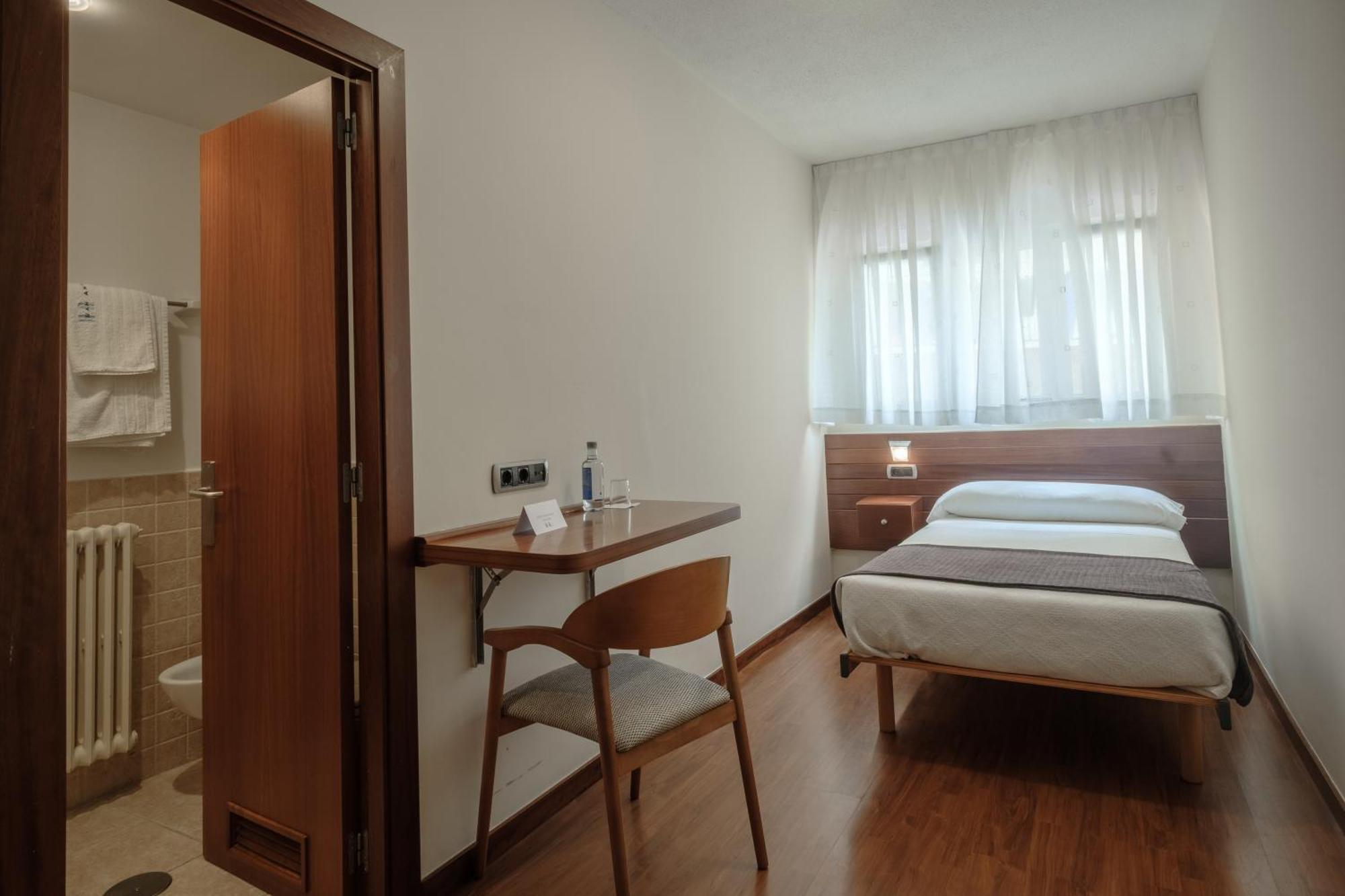 Hotel Restaurante San Anton Тапия-де-Касарьего Экстерьер фото